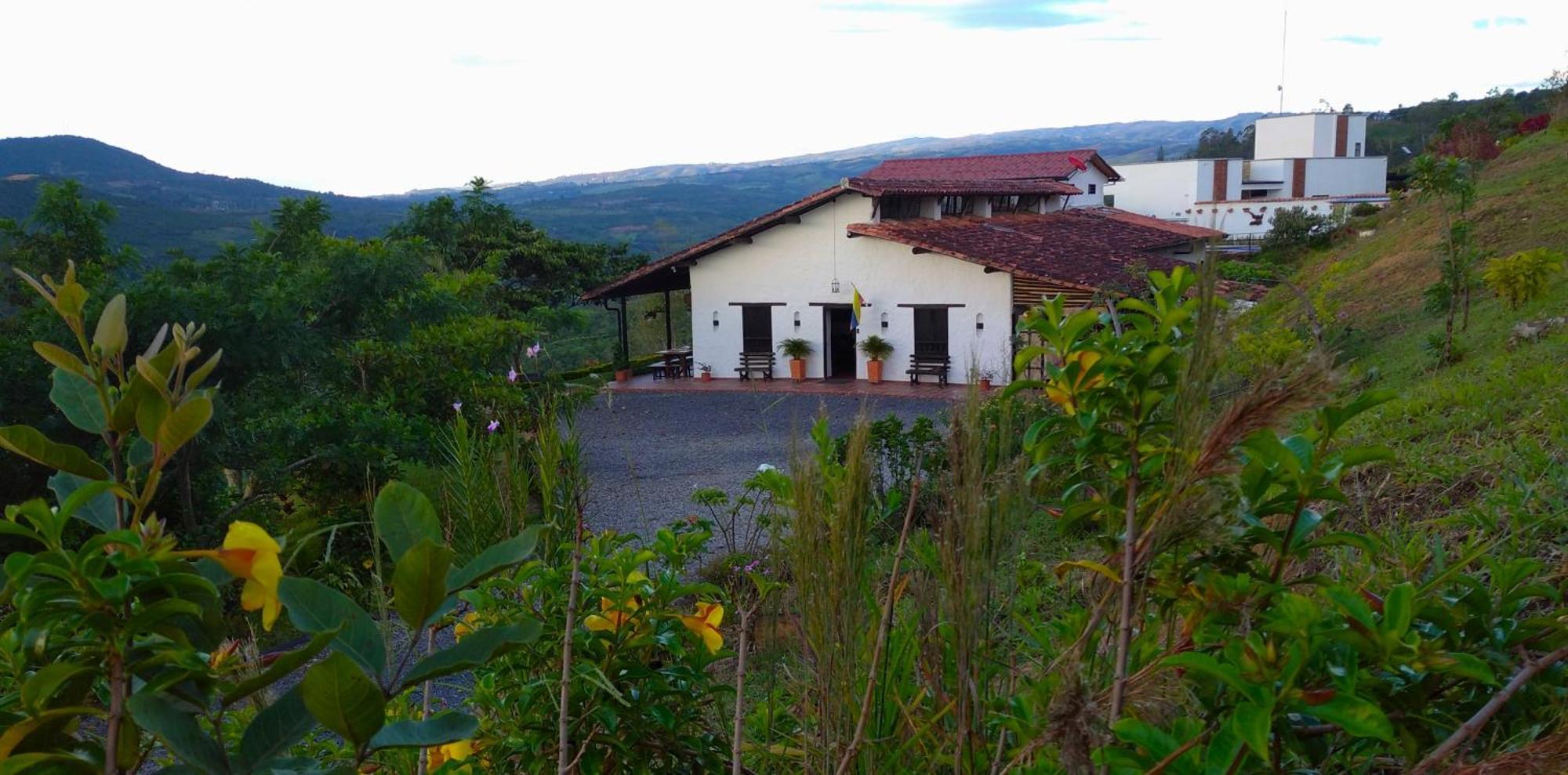 Pensión Casa Luna Campestre & *